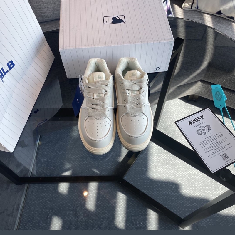 G*u*i casual shoes